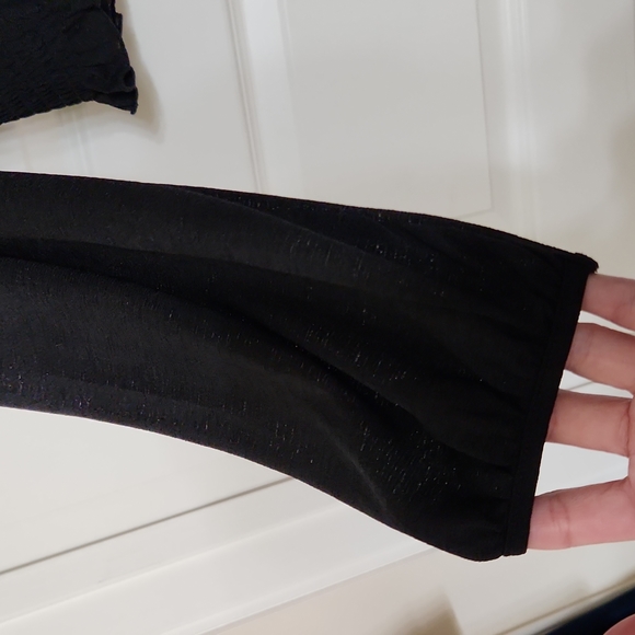 Off the shoulder top. Long slight sheer sleeves. Never worn - Picture 6 of 8